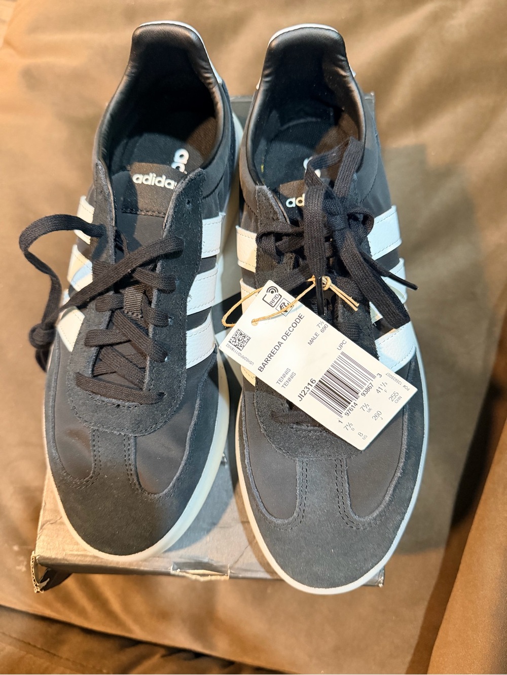 adidas Men’s Black and White Barreda Decode Sneaker NIB size 8